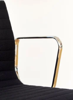 Pamono EA 108 Swivel Chair by Charles & Ray Eames for Vitra Outlet