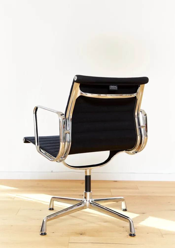 Pamono EA 108 Swivel Chair by Charles & Ray Eames for Vitra Outlet