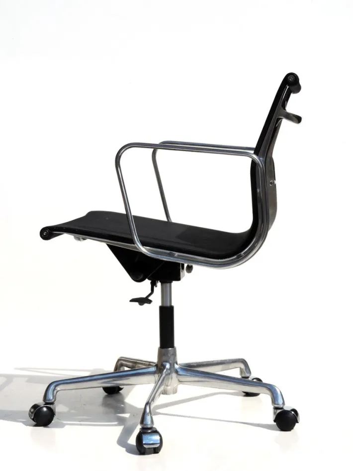 Pamono EA 108 Swivel Chair by Charles & Ray Eames for ICF De Padova Clearance