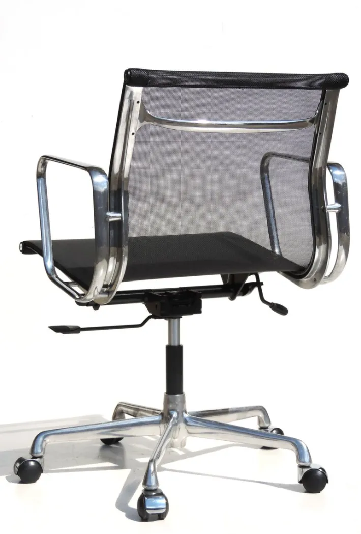 Pamono EA 108 Swivel Chair by Charles & Ray Eames for ICF De Padova Clearance