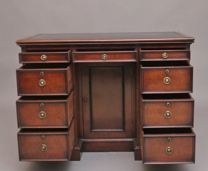 Pamono Early 19th Century Mahogany Kneehole Desk, 1830s Online