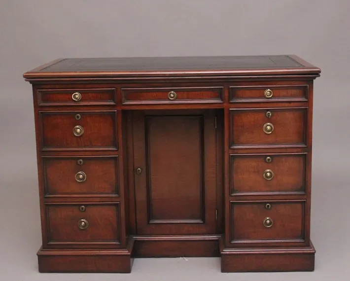 Pamono Early 19th Century Mahogany Kneehole Desk, 1830s Online