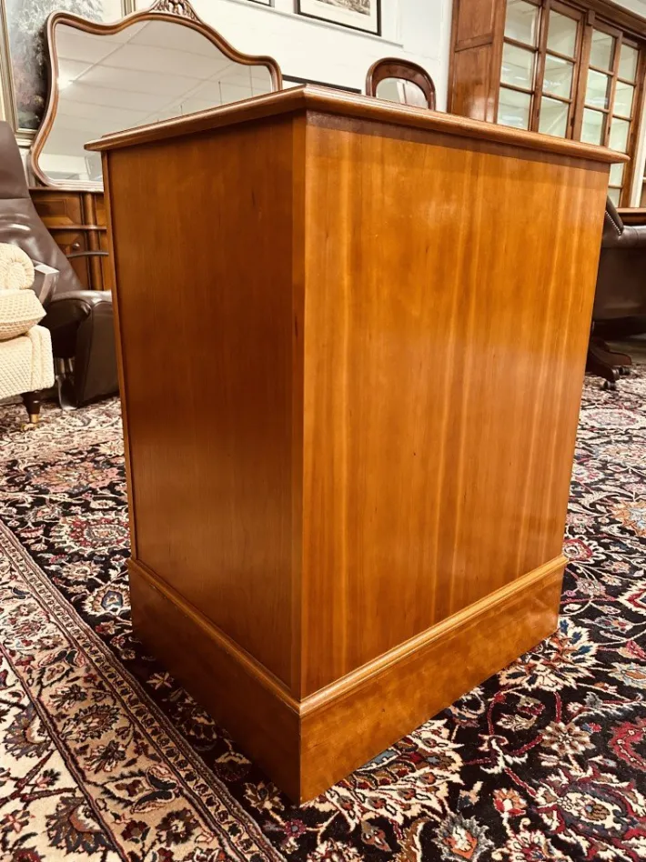 Pamono English Chest of Drawers in Teak