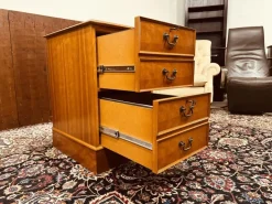 Pamono English Chest of Drawers in Teak