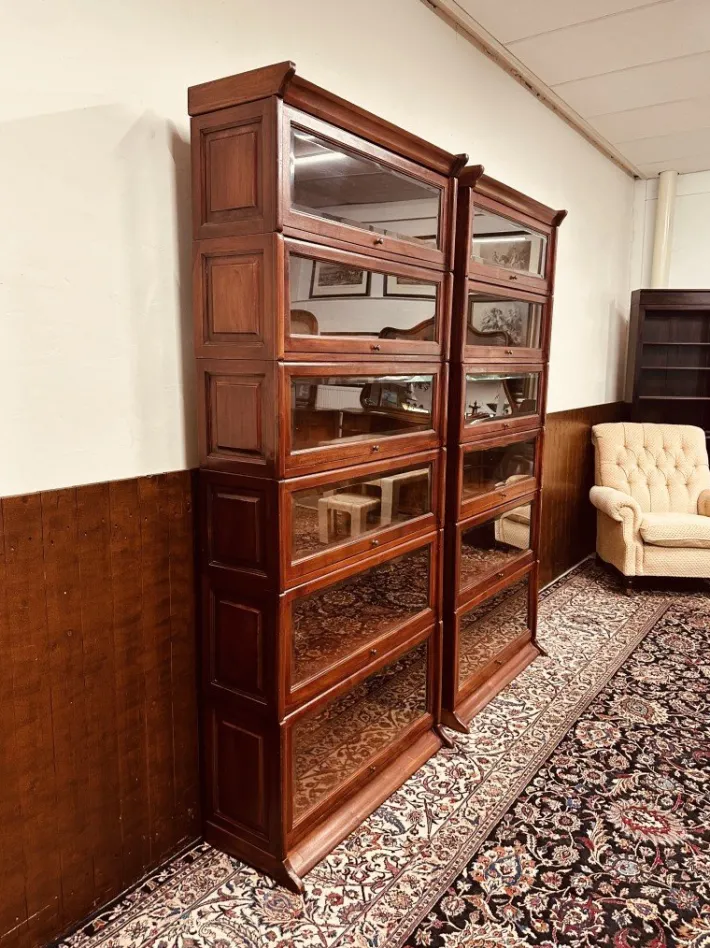 Pamono English Classic Bookcase from Globe-Wernicke Outlet
