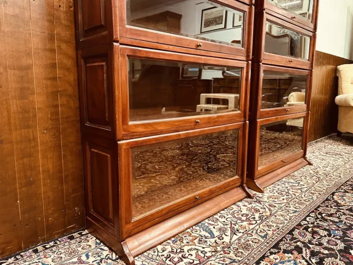 Pamono English Classic Bookcase from Globe-Wernicke Outlet