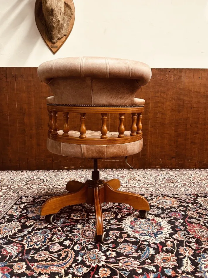 Pamono English Classic Chair in Leather Clearance