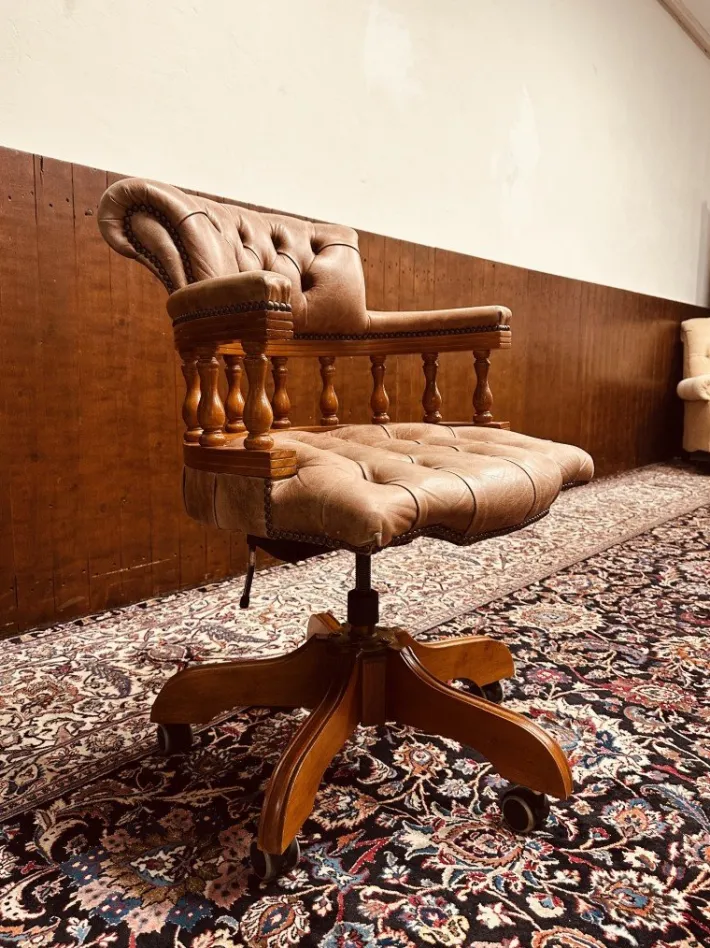 Pamono English Classic Chair in Leather Clearance