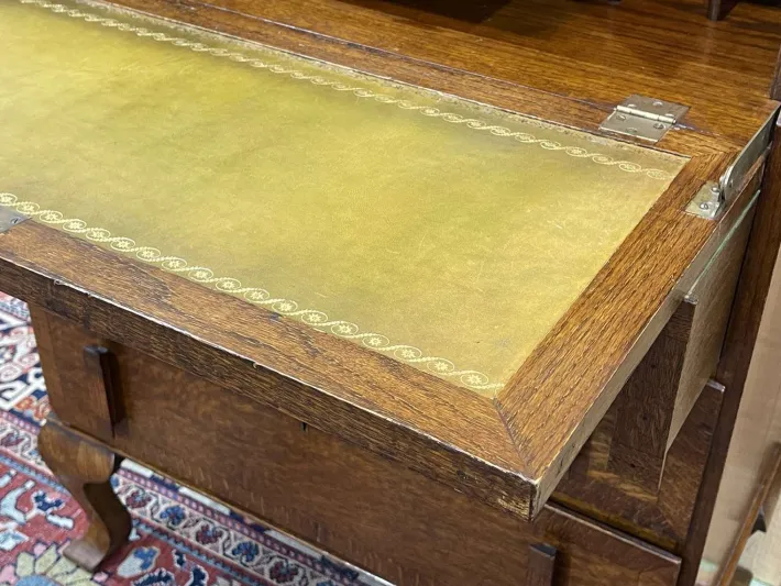 Pamono English Donkey Desk in Oak and Leather Top, 1950s