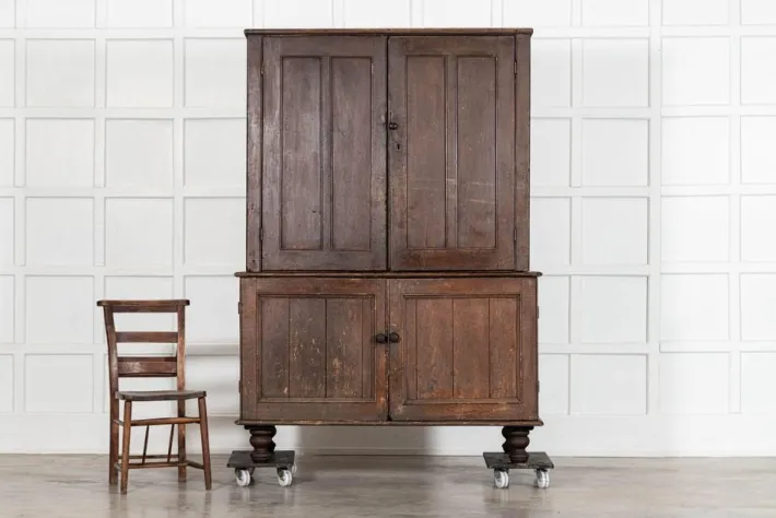 Pamono English Georgian Country Scrumble Grained Pine Housekeepers Cupboard, 1800s Best