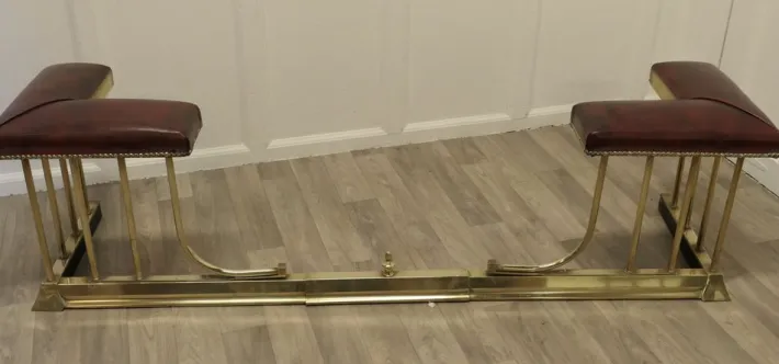 Pamono Extending Brass and Leather Club Fender, 1890s