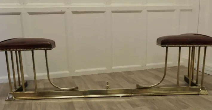 Pamono Extending Brass and Leather Club Fender, 1890s