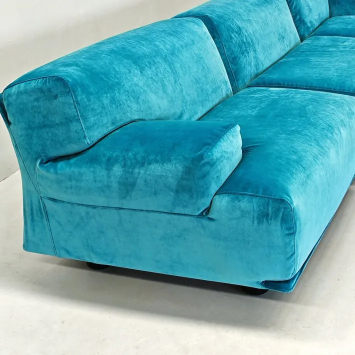 Pamono Fiandra Corner Modular Sofa in Blue Velvet by Vico Magistretti for Cassina, 1980s, Set of 4 Discount