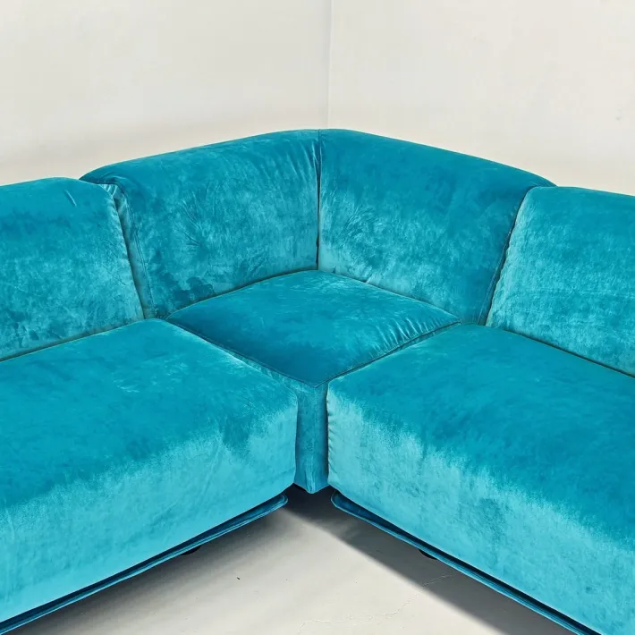 Pamono Fiandra Corner Modular Sofa in Blue Velvet by Vico Magistretti for Cassina, 1980s, Set of 4 Discount