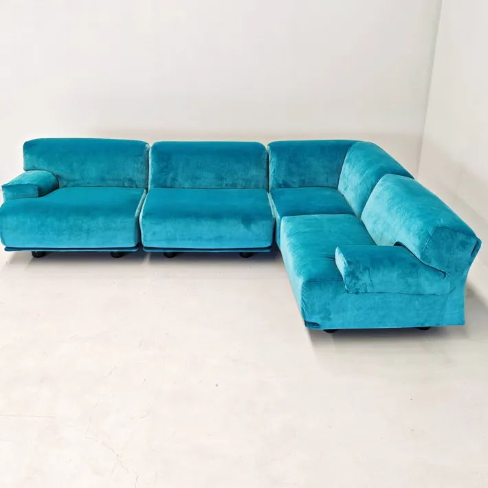 Pamono Fiandra Corner Modular Sofa in Blue Velvet by Vico Magistretti for Cassina, 1980s, Set of 4 Discount
