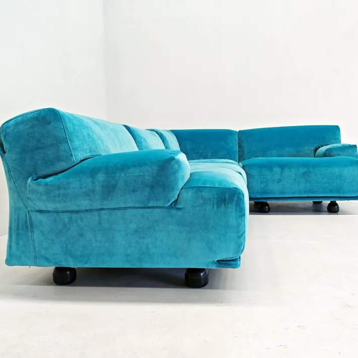 Pamono Fiandra Corner Modular Sofa in Blue Velvet by Vico Magistretti for Cassina, 1980s, Set of 4 Discount