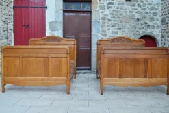 Pamono French Art Nouveau Beds and Nightstand in Oak, 1910, Set of 3 Clearance