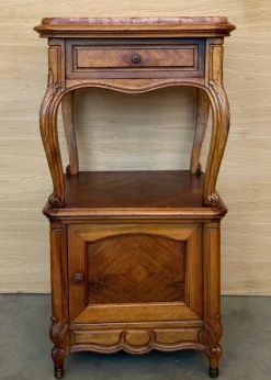 Pamono French Bedside Tables with Cabriole Legs, 1950s, Set of 2
