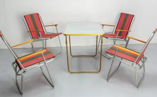 Pamono French Folding Camping Chairs and Table, 1950s, Set of 5 Outlet