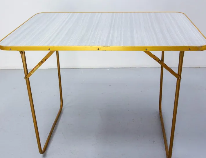 Pamono French Folding Camping Chairs and Table, 1950s, Set of 5 Outlet