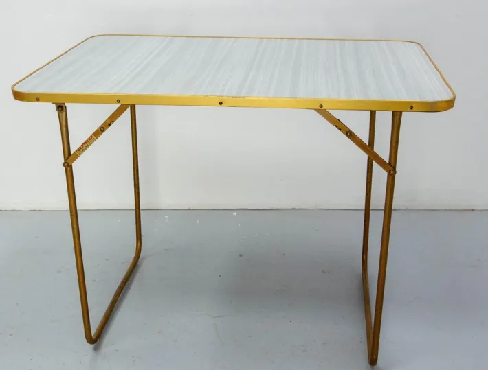 Pamono French Folding Camping Chairs and Table, 1950s, Set of 5 Outlet