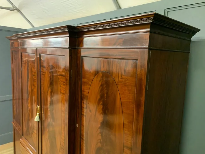 Pamono Georgian Inlaid Mahogany Wardrobe, 1810 Sale