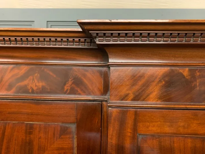 Pamono Georgian Inlaid Mahogany Wardrobe, 1810 Sale