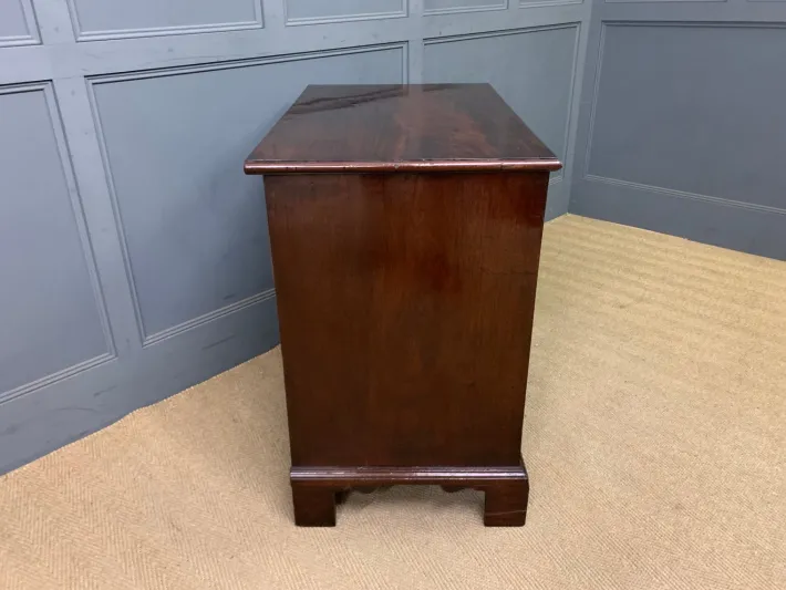 Pamono Georgian Mahogany Chest of Drawers, 1790 Outlet