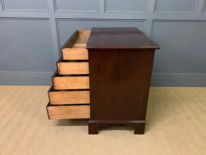 Pamono Georgian Mahogany Chest of Drawers, 1790 Outlet