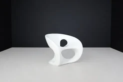 Pamono Hara Sculptural Outdoor Chair in White Lacquered Fiberglass by Gurioli for Kundalini, 2002 Clearance