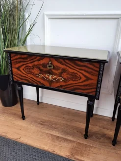 Pamono Italian Art Deco Style Walnut Bedside Tables with Glass Tops, 1950s, Set of 2 Discount