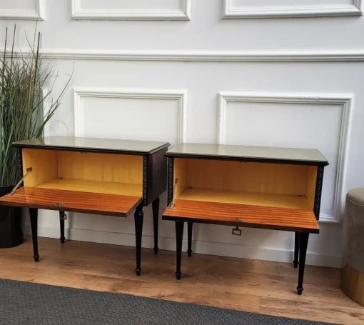 Pamono Italian Art Deco Style Walnut Bedside Tables with Glass Tops, 1950s, Set of 2 Discount