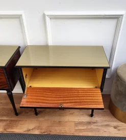 Pamono Italian Art Deco Style Walnut Bedside Tables with Glass Tops, 1950s, Set of 2 Discount