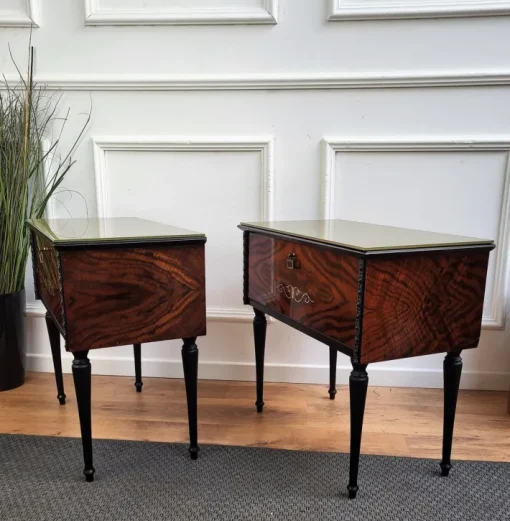 Pamono Italian Art Deco Style Walnut Bedside Tables with Glass Tops, 1950s, Set of 2 Discount