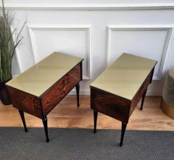 Pamono Italian Art Deco Style Walnut Bedside Tables with Glass Tops, 1950s, Set of 2 Discount