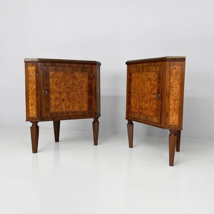 Pamono Italian Art Deco Wood Corner Consoles with Black Marble Tops, 1940s, Set of 2 Online