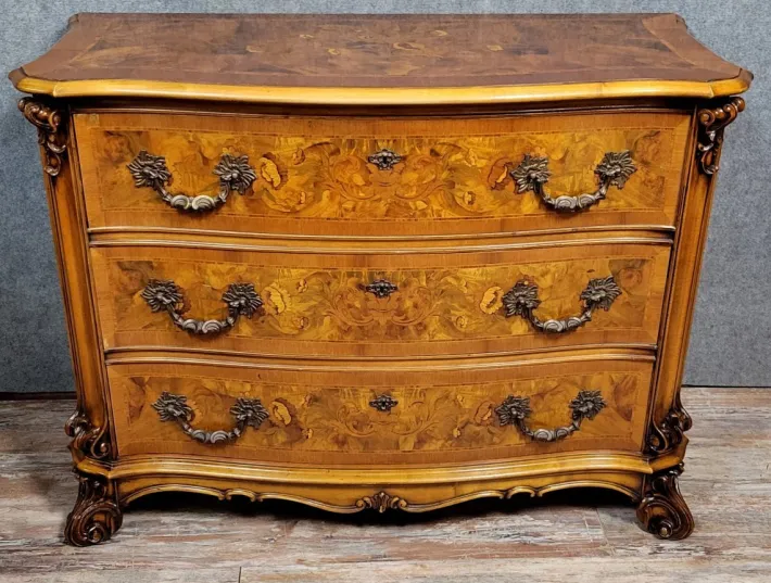 Pamono Italian Baroque Style Curved Chest of Drawers in Burl Marquetry, Early 20th Century Online