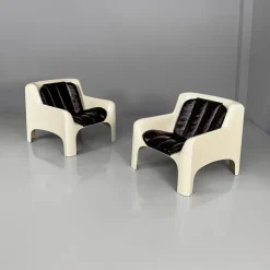 Pamono Italian Space Age Gaia Armchairs in White Fiberglass and Brown Leather by Carlo Bartoli for Arflex, 1970s, Set of 2 Outlet