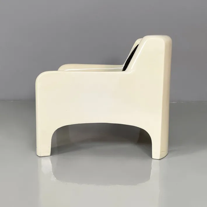 Pamono Italian Space Age Gaia Armchairs in White Fiberglass and Brown Leather by Carlo Bartoli for Arflex, 1970s, Set of 2 Outlet