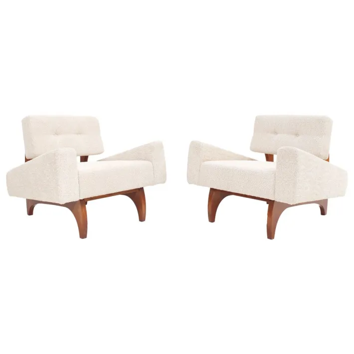 Pamono Italian Walnut Armchairs with White Bouclé Upholstery, 1980s, Set of 2 Sale