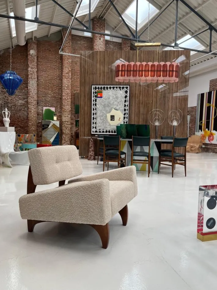 Pamono Italian Walnut Armchairs with White Bouclé Upholstery, 1980s, Set of 2 Sale