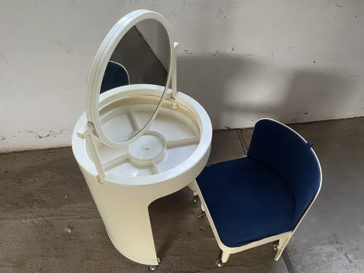 Pamono Italian White Dressing Table and Chair from Studio Kastilia, 1970s, Set of 2 Best
