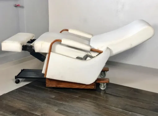 Pamono Italian White Leather La-Z-Boy Rocking Armchair by Pizzetti Roma, 1960s New