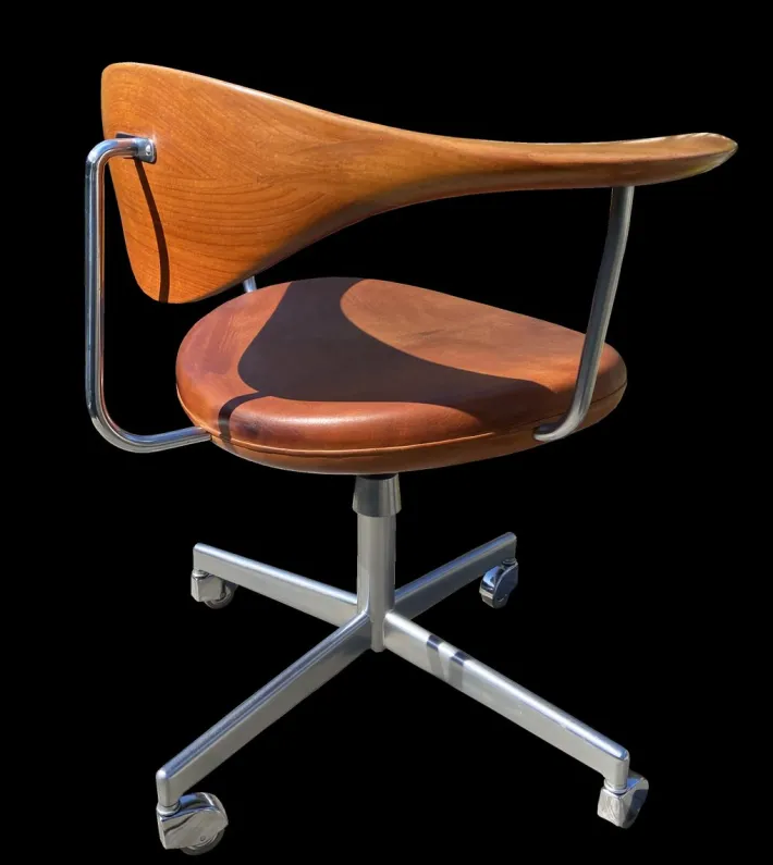 Pamono JH 502 Swivel Chair by Hans Wegner for Johannes Hansen Outlet