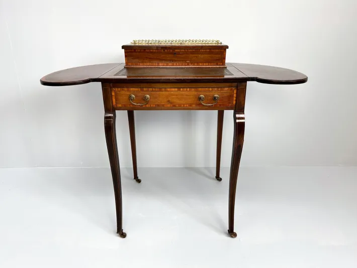 Pamono Kidney-Shaped Mahogany Desk, 19th Century Hot