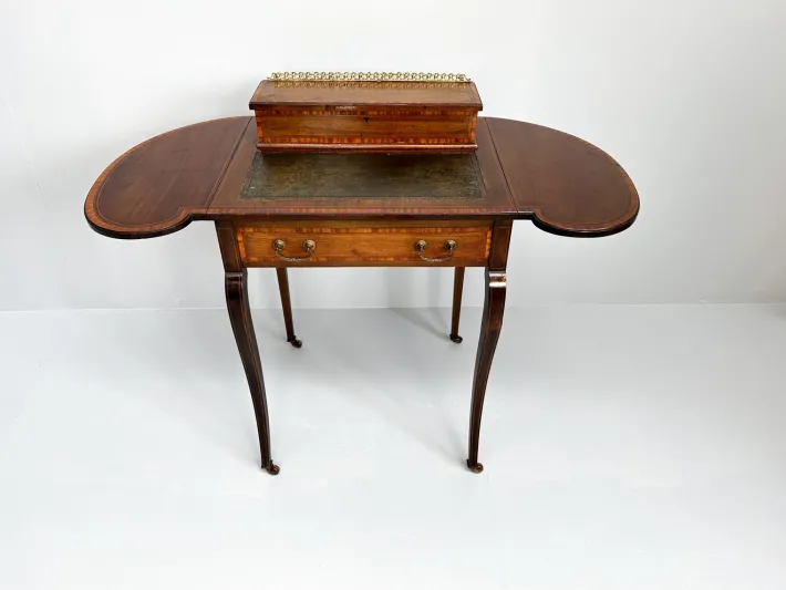 Pamono Kidney-Shaped Mahogany Desk, 19th Century Hot