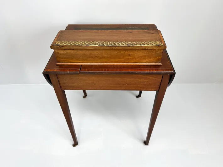 Pamono Kidney-Shaped Mahogany Desk, 19th Century Hot