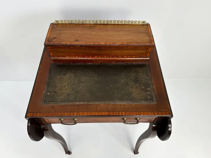 Pamono Kidney-Shaped Mahogany Desk, 19th Century Hot