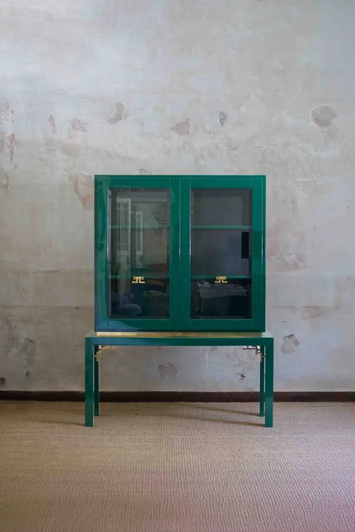 Pamono Large Display Cabinet in Green Lacquered Wood with Brass Details, 1980s Outlet