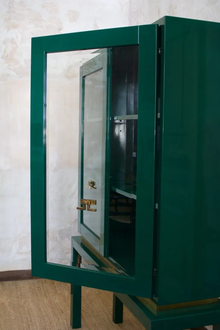 Pamono Large Display Cabinet in Green Lacquered Wood with Brass Details, 1980s Outlet